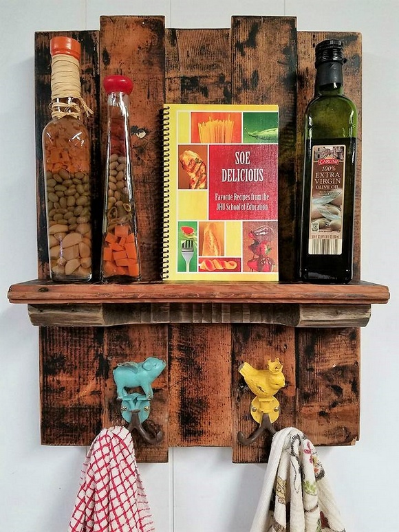 recycled pallet shelf