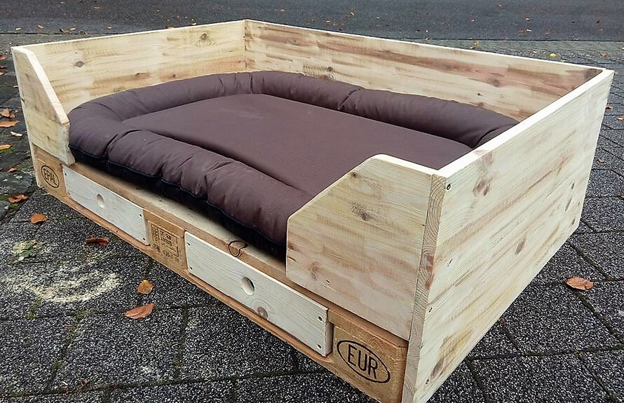 wood pallet dog bed