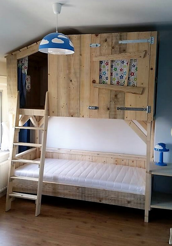 pallets tree house bunk bed