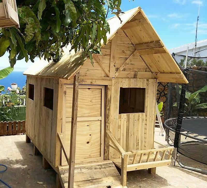 diy pallets wooden playhouse