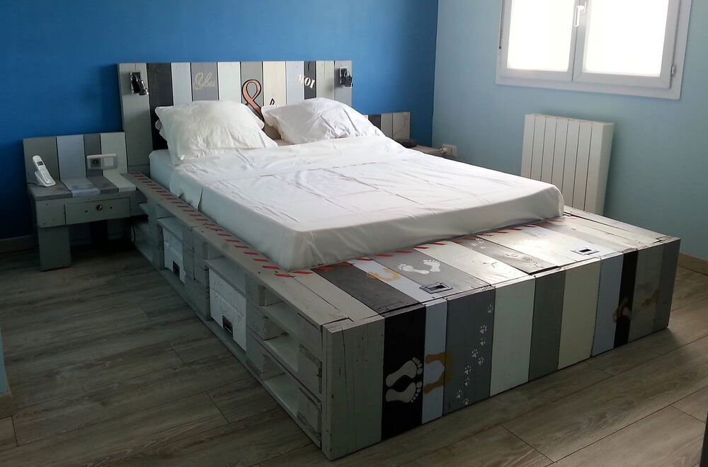 repurposed wooden pallets bed