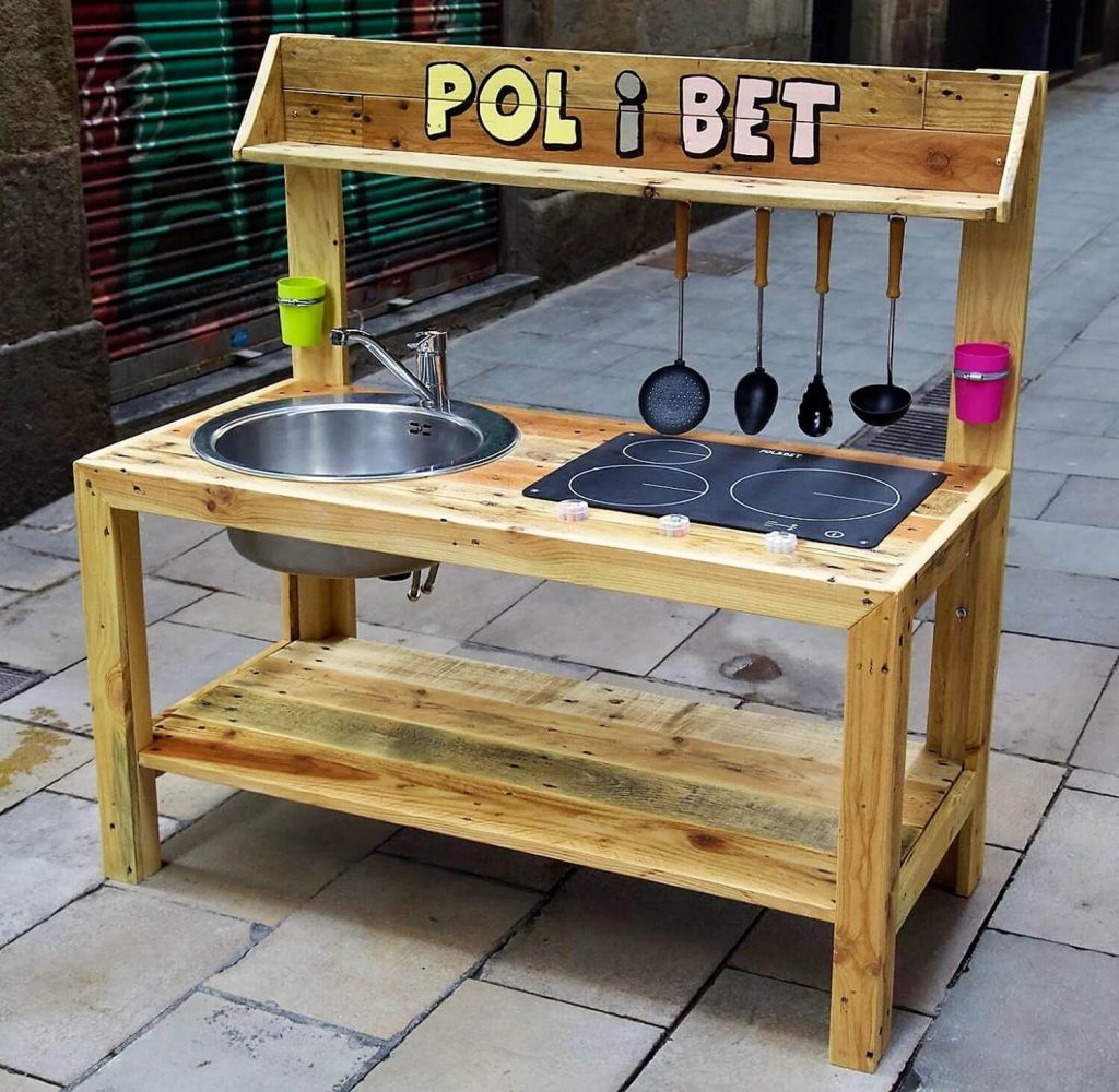 Cute Kids Mud Kitchen Out of Wooden Pallets Wood Pallet Furniture