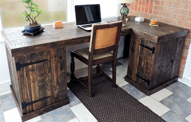 pallet rustic look desk