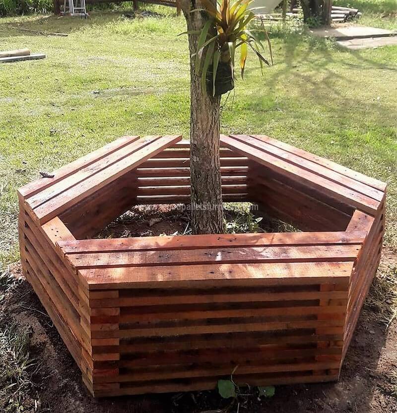 pallet tree around seating