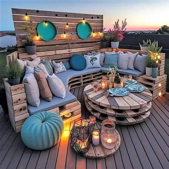 Rustic Elegance Making the Most of Pallet Wood in Your Outdoor Decor (18)