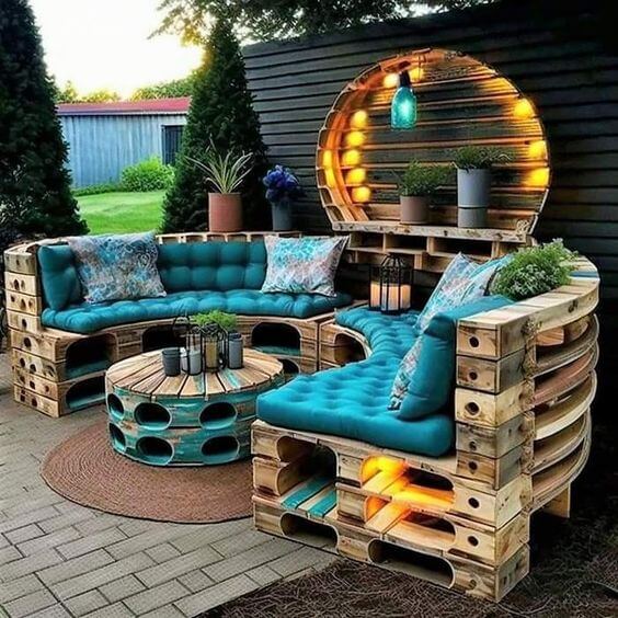 Rustic Elegance Making the Most of Pallet Wood in Your Outdoor Decor (4)